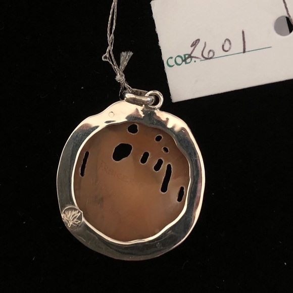 Rainforest Design®️Heron w/grass cameo pendant - Picture 3 of 6